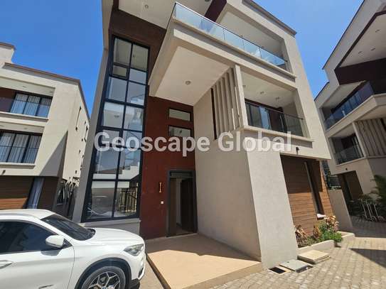 5 Bed Townhouse with En Suite in Lavington image 1