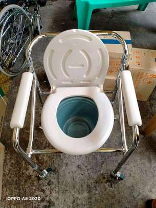 FOLDABLE TOILET SEAT COMMODE W WHEELS SALE PRICES KENYA image 4