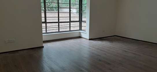 5 Bed Townhouse with En Suite in Rosslyn image 8