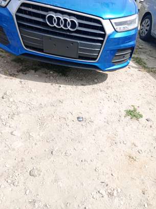 Audi Q3 blue image 6