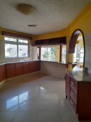 3 bedroom apartment master Ensuite available in kileleshwa image 3