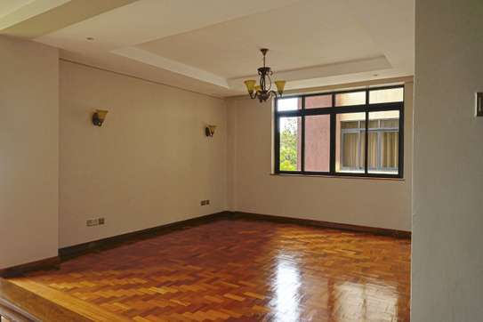 4 Bed Apartment with En Suite in Riverside image 23