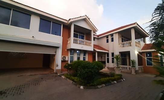 6 Bed House with En Suite in Bamburi image 5