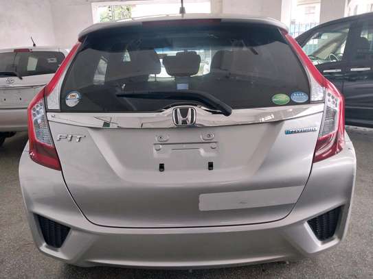 Honda fit hybrid image 5