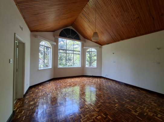 5 Bed House with En Suite at Off Un Avenue image 6