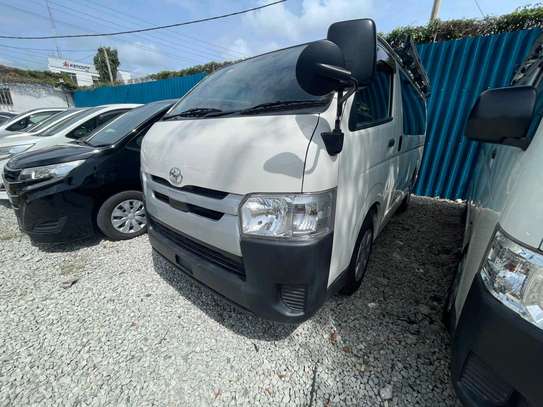 Toyota hiace 7l image 2