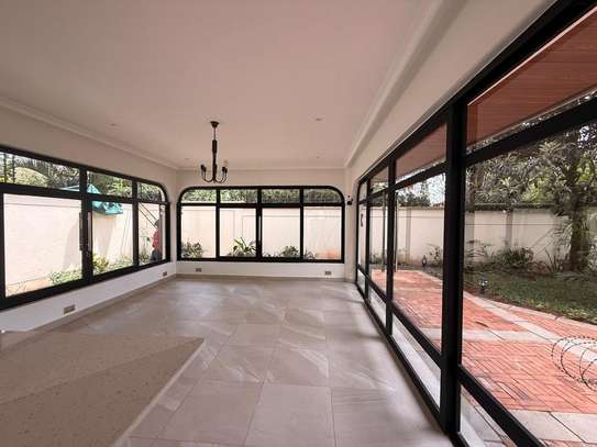 6 Bed House with En Suite in Runda image 2