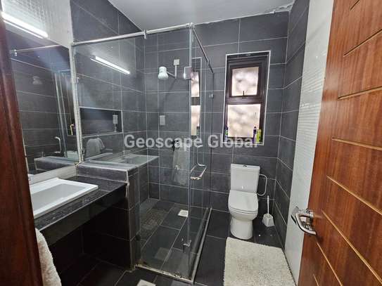 1 Bed Apartment with En Suite in Kilimani image 7