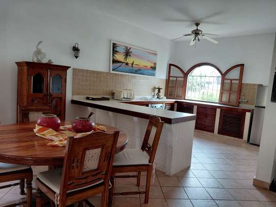 4 Bed House with En Suite at Watamu Beach image 3