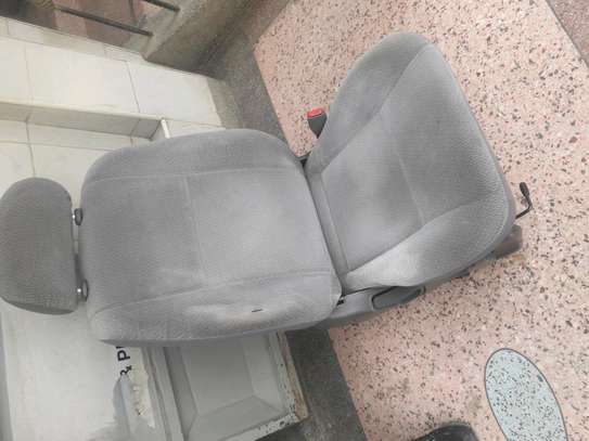 Car seats image 4