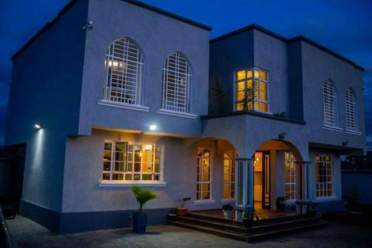 4 bedrooms all en-suite flat-roof maisonettes with SQ image 2