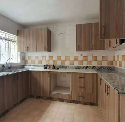 4 Bed House with En Suite in Kilimani image 3