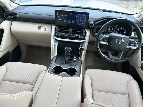 Toyota land cruiser V8 ZX LC300 2022 image 3