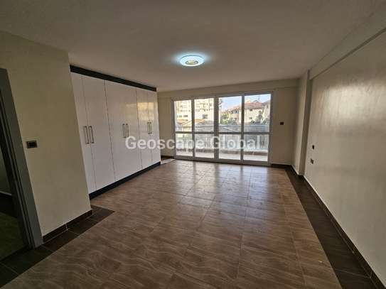 5 Bed Apartment with En Suite in Kilimani image 11