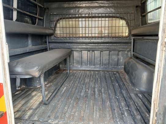 Nissan Hardbody Np300 image 2