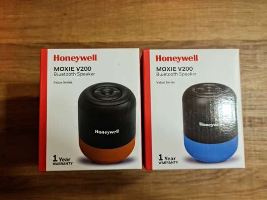 Honeywell Moxie V200 Light & Portable Bluetooth Speaker image 2