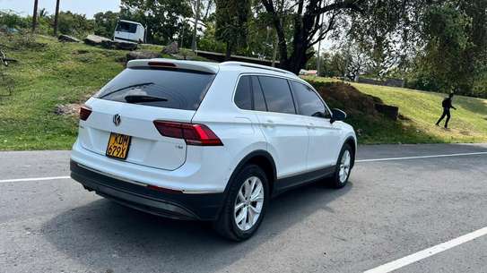 Volkswagen Tiguan TSI image 2
