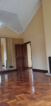 5 Bed Townhouse with En Suite at Mimosa Road image 3