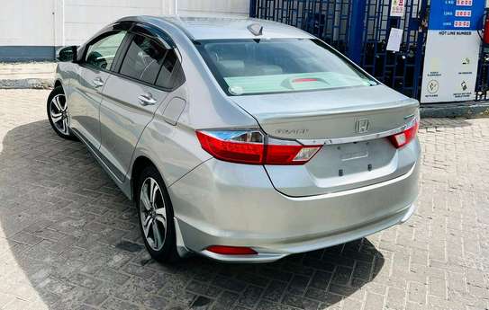 Honda grace in very good condition image 4
