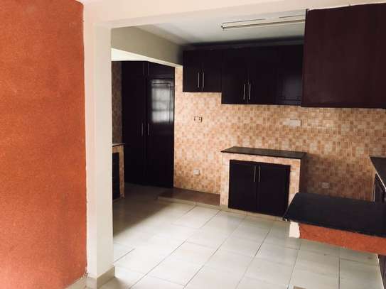 SPACIOUS 4 BEDROOM TOWNHOUSE TO LET IN THOME image 10