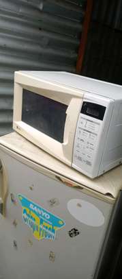 Microwave oven image 2