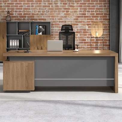 Office Desk: Modern Executive Office Desk image 1