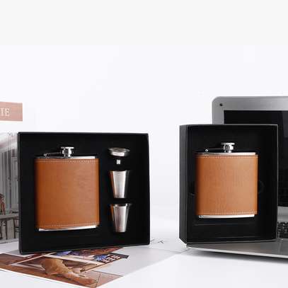Stainless Steel Hip Whisky Flask With Funnel & 2 Tot Cups image 1