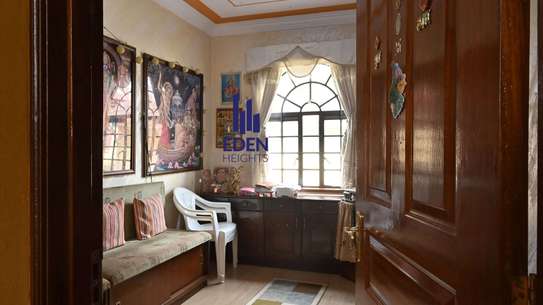 5 Bed Townhouse with En Suite in General Mathenge image 9