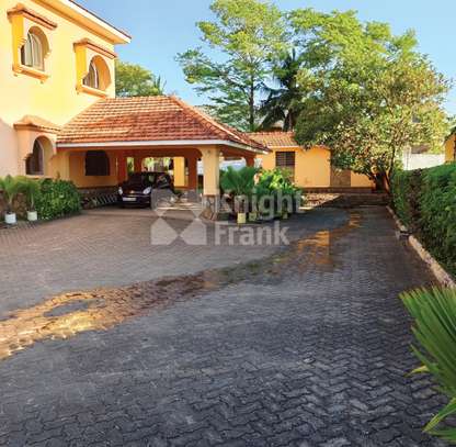 5 Bed House with Swimming Pool at Links Road image 19