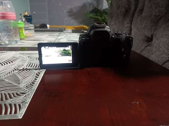 Canon D250 DSLR camera image 3