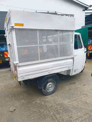 Piaggio Cargo tuktuk image 2