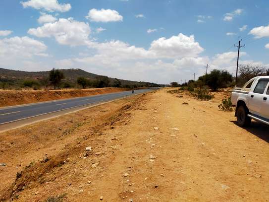 1 acre plot touching Nairobi/Namanga road in Bisil Town image 4