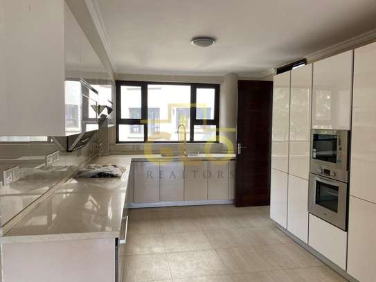 3 Bed Apartment with En Suite in Riverside image 5