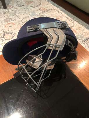 Cricket helmet and leg batting pad (small) image 4