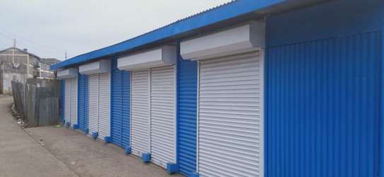 FITTING ROLLER SHUTTERS image 1