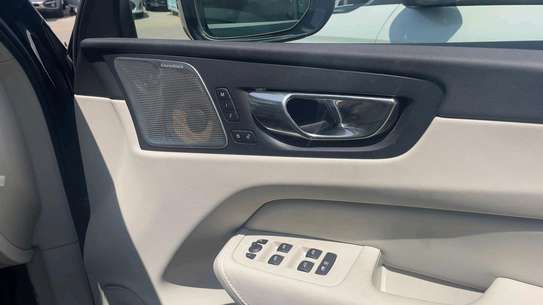 Volvo xc60 t8 petrol 2018 image 10