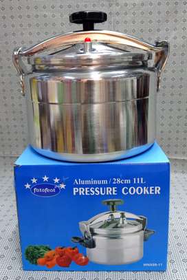 11l pressure Cooker image 1