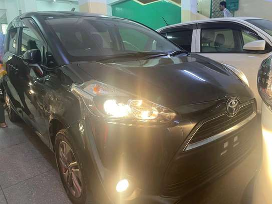 Toyota sienta normal image 1