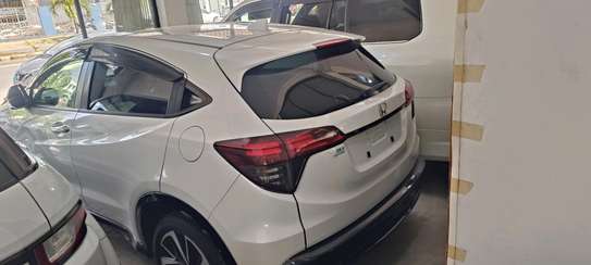 Honda Vezel Hybrid white 2018 2wd image 1