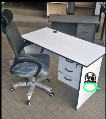 Modern set office desk with a headrest chair image 1