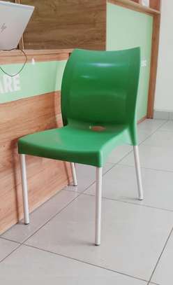 PLASTIC OFFICE CHAIRS image 1
