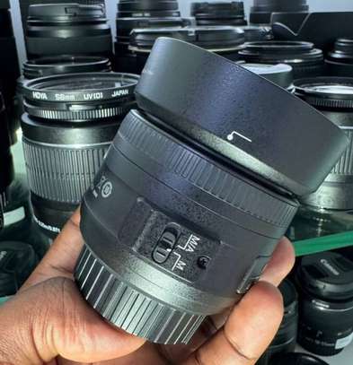 Nikon AF-S DX NIKKOR 35mm f/1.8G Lens (Slightly Used) image 4