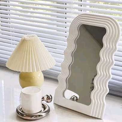 Table top wavy mirror image 3