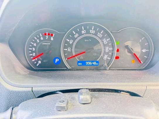 Toyota  voxy hybrid image 10