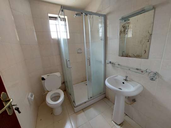 3 Bed Apartment with En Suite at Hatheru Road image 4