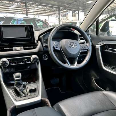 Toyota Rav4 2019 white 2wd image 3