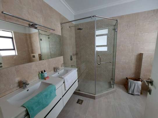 4 Bed House with En Suite at Five-Star Paradise image 32