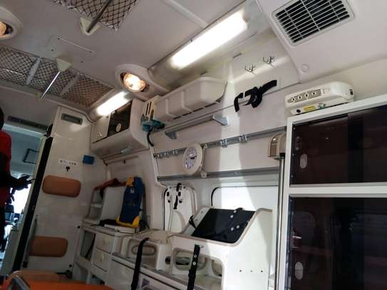 Toyota Hiace Ambulance 9L image 7