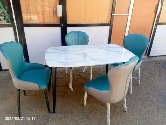 4 seater dinning table image 2