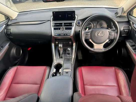 LEXUS NX300 image 8